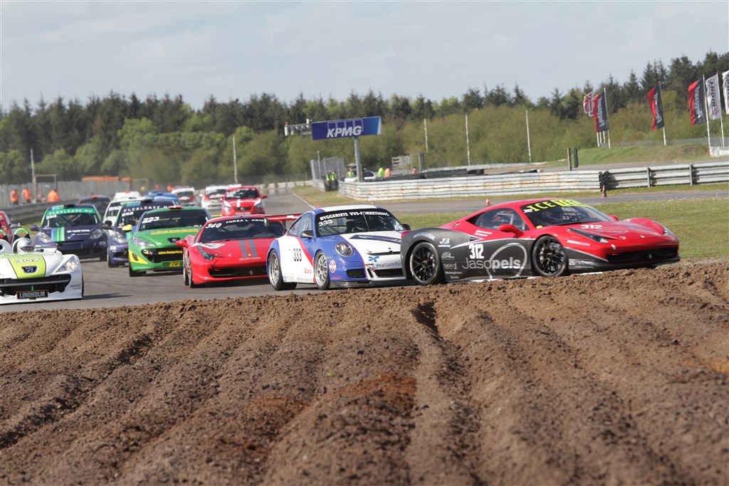 Jannik Larsen var rigtig godt med helt fra starten af løbet.
(Foto: Motorsporten.dk)